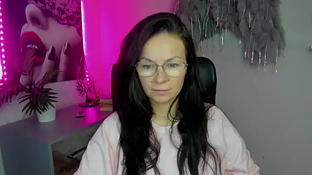 HelenLuxx online show from November 19, 9:09 am