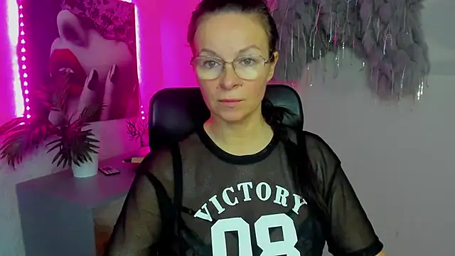 HelenLuxx online show from November 20, 6:46 am