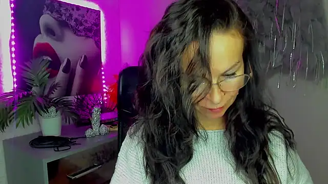 HelenLuxx online show from February 13, 4:25 pm