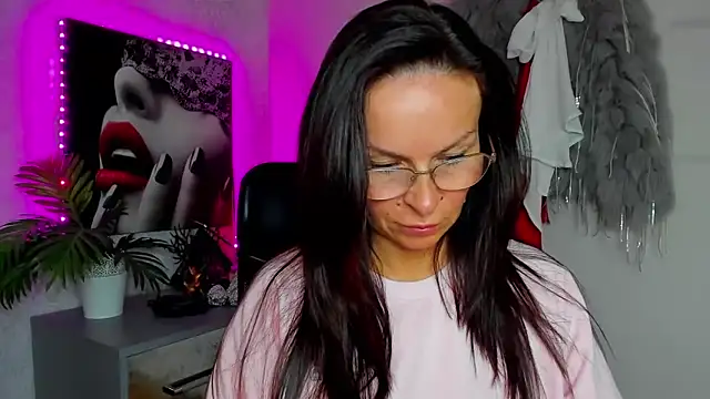 HelenLuxx online show from May 20, 3:18 pm