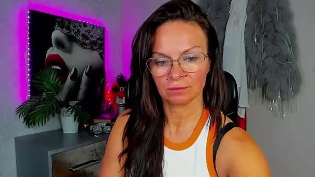 HelenLuxx online show from June 11, 4:38 pm