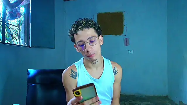 Snapshot of mateodeamjo chatting on February 17, 9:32 pm mateodeamjo online show from February 17, 9:32 pm