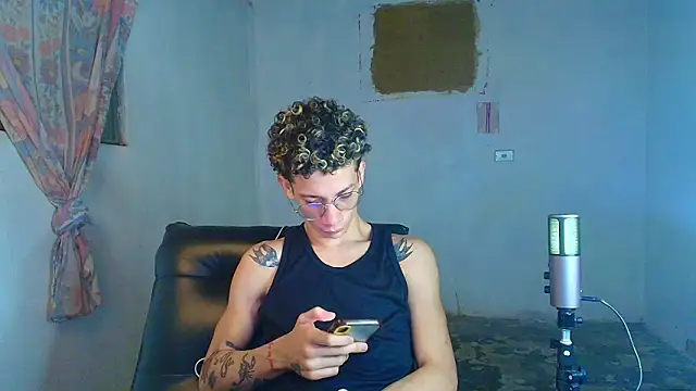 Snapshot of mateodeamjo chatting on February 20, 3:47 am mateodeamjo online show from February 20, 3:47 am