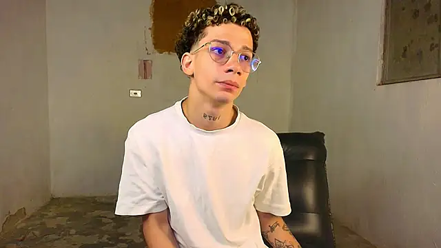 Snapshot of mateodeamjo chatting on March 3, 12:06 am mateodeamjo online show from March 3, 12:06 am