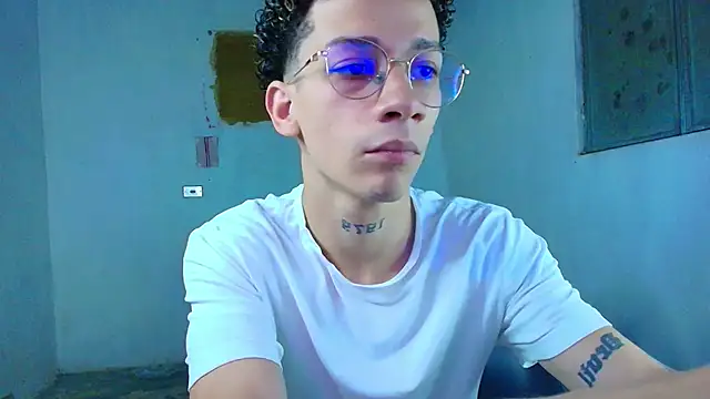 Snapshot of mateodeamjo chatting on March 7, 1:46 am mateodeamjo online show from March 7, 1:46 am