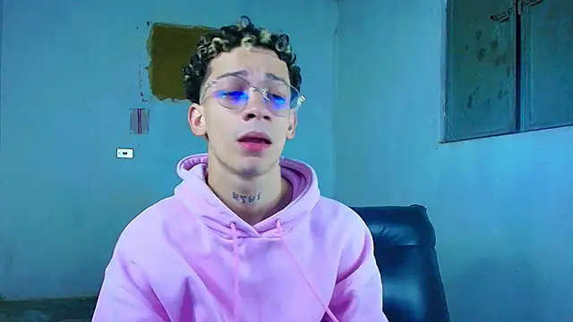 Snapshot of mateodeamjo chatting on March 9, 2:15 am mateodeamjo online show from March 9, 2:15 am