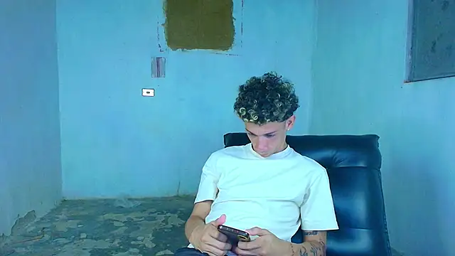 Snapshot of mateodeamjo chatting on March 17, 1:10 am mateodeamjo online show from March 17, 1:10 am