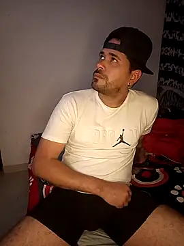 Snapshot of Joselatino23 chatting on October 17, 5:10 am Joselatino23 online show from October 17, 5:10 am