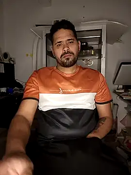 Snapshot of Joselatino23 chatting on November 9, 6:01 am Joselatino23 online show from November 9, 6:01 am