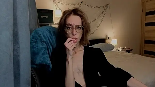 amber quell here online show from October 10, 2:16 pm