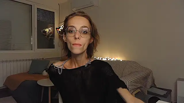 amber quell here online show from May 24, 4:01 pm