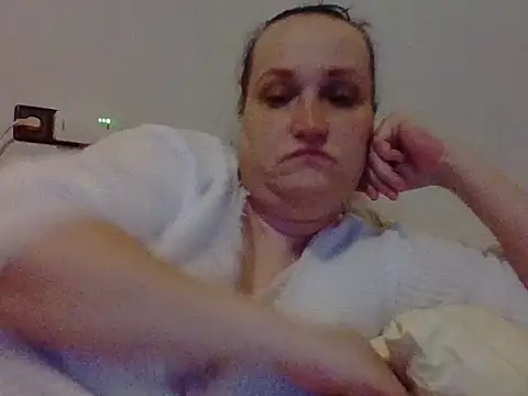  squirty cum lady  online show from March 12, 9:45 pm