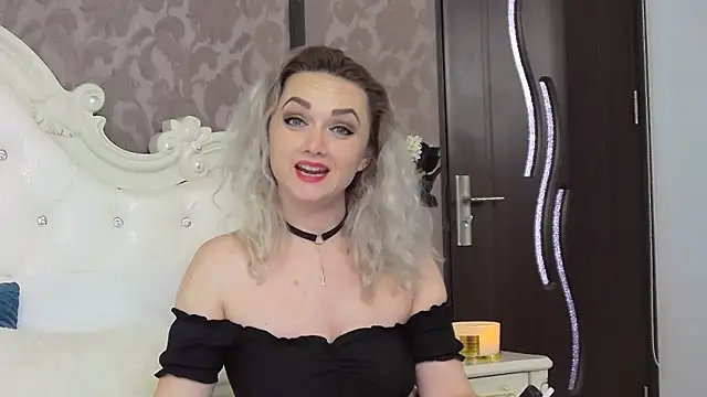 EllianaReese online show from February 12, 11:40 am