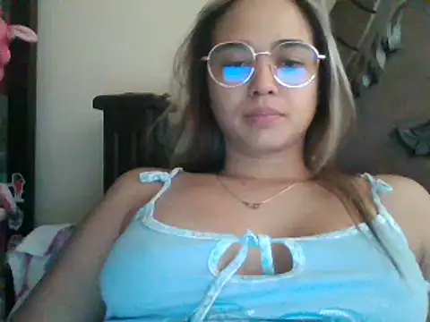 trianabell online show from December 8, 5:55 pm