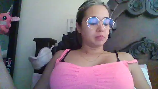 trianabell online show from February 20, 6:57 pm