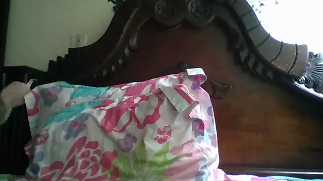 trianabell online show from November 29, 6:33 pm