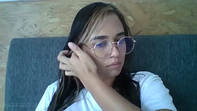 trianabell online show from December 21, 4:25 pm