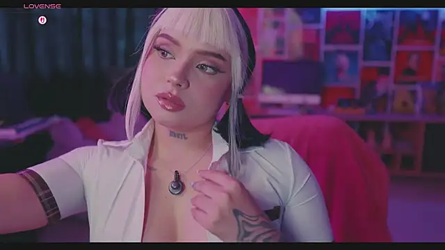 sensualkattt online show from June 18, 1:37 pm