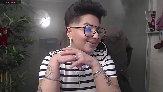 BustyAllyy online show from December 14, 8:29 pm
