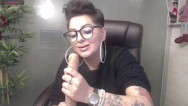 BustyAllyy online show from December 18, 9:51 pm