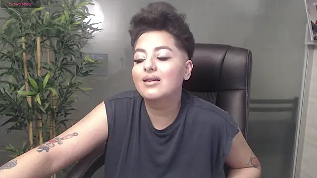 BustyAllyy online show from January 10, 9:42 pm