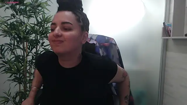 Snapshot of BustyAllyy chatting on September 29, 3:28 pm BustyAllyy online show from September 29, 3:28 pm