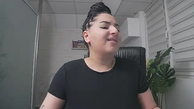 Snapshot of BustyAllyy chatting on October 4, 4:16 pm BustyAllyy online show from October 4, 4:16 pm