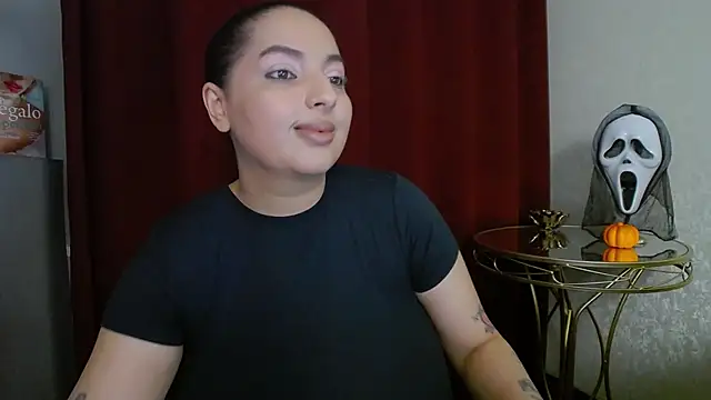 Snapshot of BustyAllyy chatting on October 31, 6:20 pm BustyAllyy online show from October 31, 6:20 pm