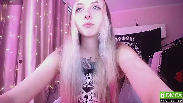 Snapshot of JustMeowGirl chatting on June 24, 5:06 am JustMeowGirl online show from June 24, 5:06 am