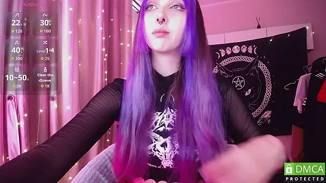 Snapshot of JustMeowGirl chatting on August 2, 5:28 am JustMeowGirl online show from August 2, 5:28 am