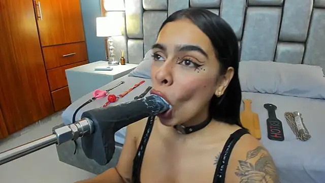 Foxy Assh  online show from September 21, 8:10 pm