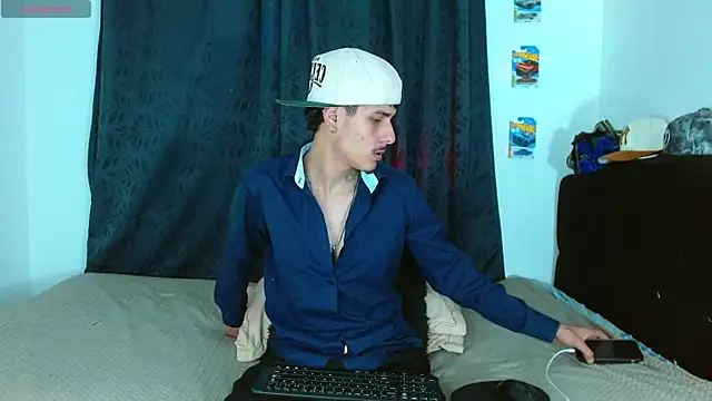 Snapshot of Bastiaan_28 chatting on November 13, 4:11 am Bastiaan 28 online show from November 13, 4:11 am