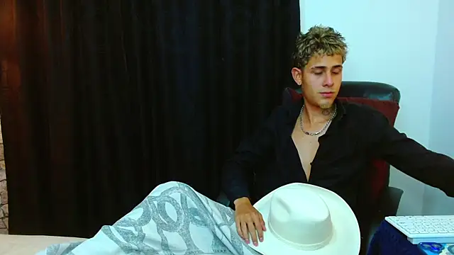 Snapshot of Bastiaan_28 chatting on March 21, 10:57 pm Bastiaan 28 online show from March 21, 10:57 pm