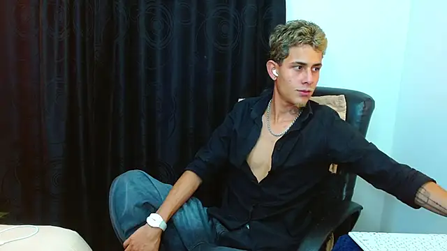 Snapshot of Bastiaan_28 chatting on March 30, 10:55 pm Bastiaan 28 online show from March 30, 10:55 pm