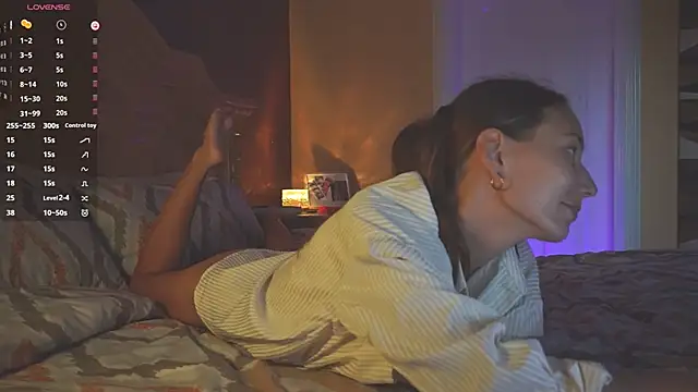 naiviv online show from February 24, 10:36 pm