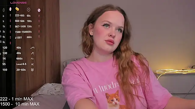 Snapshot of HANNA_MONTANAS chatting on October 3, 1:30 pm HANNA MONTANAS online show from October 3, 1:30 pm