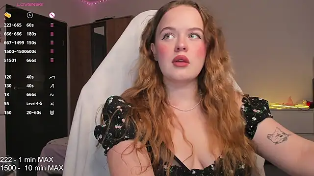 Snapshot of HANNA_MONTANAS chatting on October 16, 8:32 pm HANNA MONTANAS online show from October 16, 8:32 pm