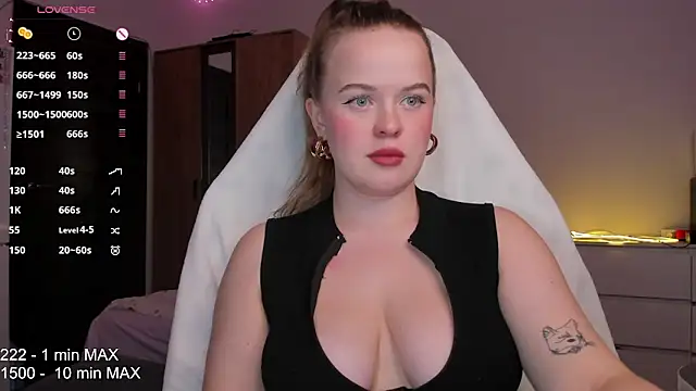 Snapshot of HANNA_MONTANAS chatting on October 17, 7:05 pm HANNA MONTANAS online show from October 17, 7:05 pm