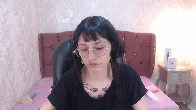 charlottemoonxz online show from March 13, 11:59 pm