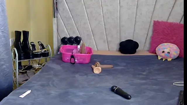 Kyla may online show from January 15, 4:00 pm