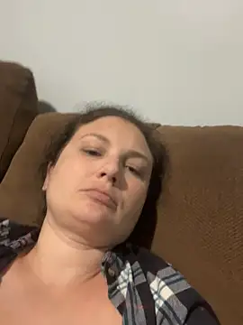 Snapshot of MilfyMrsRobinson chatting on October 18, 3:09 am MilfyMrsRobinson online show from October 18, 3:09 am