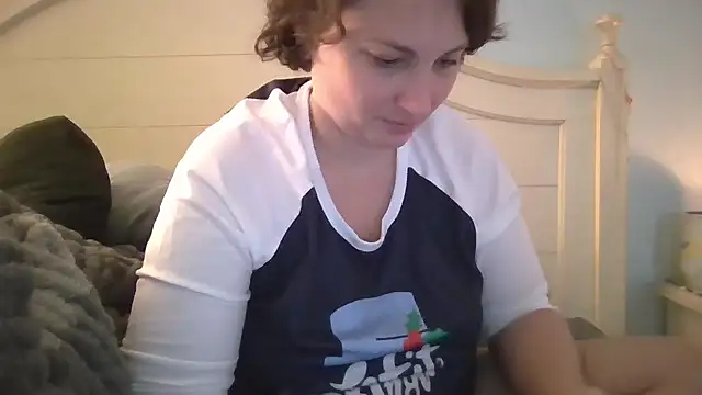 Snapshot of MilfyMrsRobinson chatting on December 14, 2:00 pm MilfyMrsRobinson online show from December 14, 2:00 pm