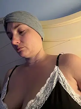 MilfyMrsRobinson online show from May 26, 10:17 pm