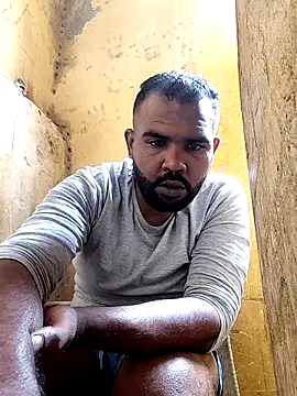 Snapshot of ListedLoin chatting on November 30, 8:18 am ListedLoin online show from November 30, 8:18 am