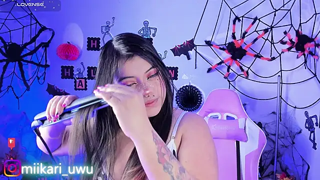 Snapshot of Ahri_Elderwood chatting on October 15, 5:07 am Ahri Elderwood online show from October 15, 5:07 am