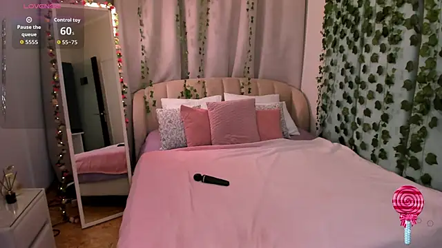 Love is Lola online show from October 21, 12:11 am