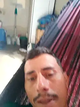 Snapshot of luissilva0071 chatting on May 3, 11:38 am luissilva0071 online show from May 3, 11:38 am