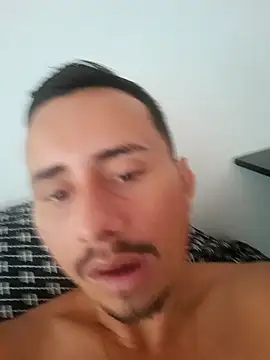 Snapshot of luissilva0071 chatting on May 5, 11:51 am luissilva0071 online show from May 5, 11:51 am