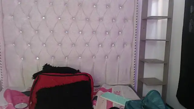 Abril Squirt online show from November 16, 4:45 pm