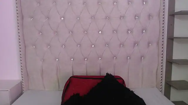 Abril Squirt online show from December 18, 12:17 am